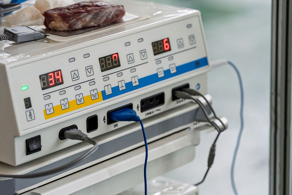 High frequency electrosurgical unit for operating room surgery