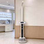 Body Composition Analyzer IN-F500 with 8 electrodes and 5 frequency bands, showing body fat, muscle, and BMI analysis